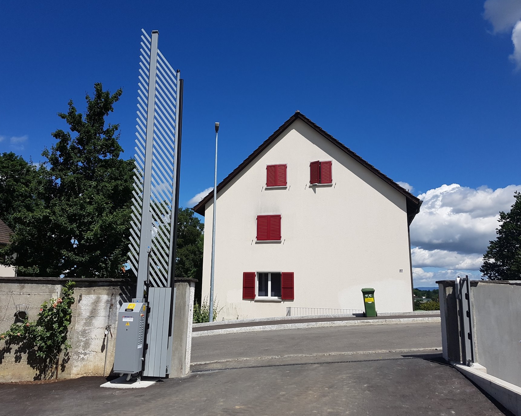 Vertikaltor Avantgate in Steigung offen