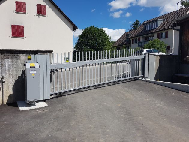 Vertikaltor Avantgate Privattorserie in Steigung